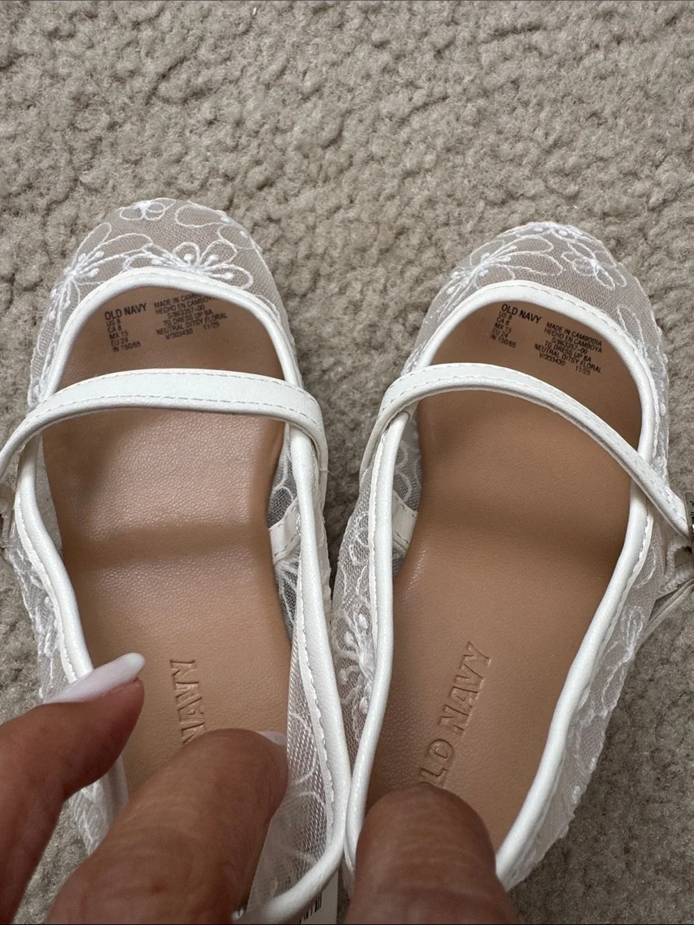 NWT Old Navy Girls White Floral Lace Mary Jane Shoes - Size 8